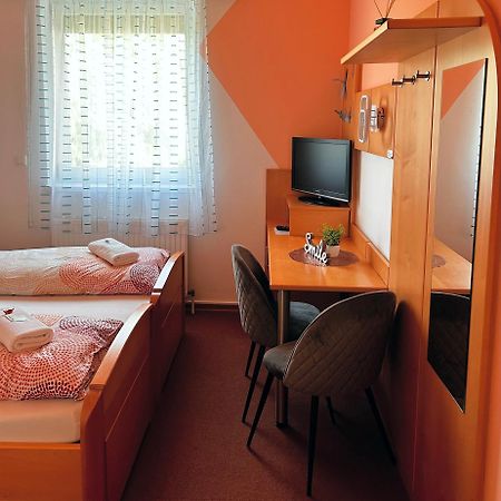Fruehstueckspension Elena Nicoleta Caltun Fischamend Extérieur photo
